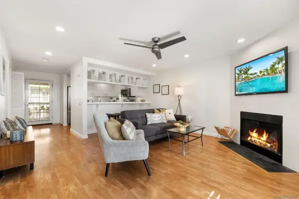 3961 Hortensia St #H4, San Diego, CA 92110