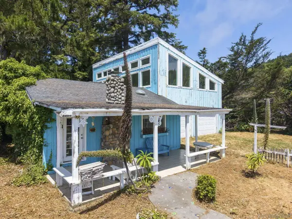 101 Salmon Harbor Rd, Smith River, CA 95567