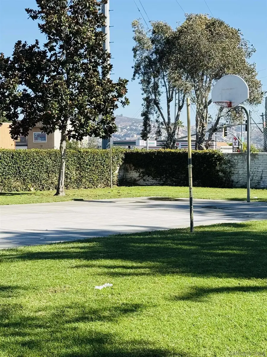 458 Ridgeway Ct, Spring Valley, CA 91977 - Image #2