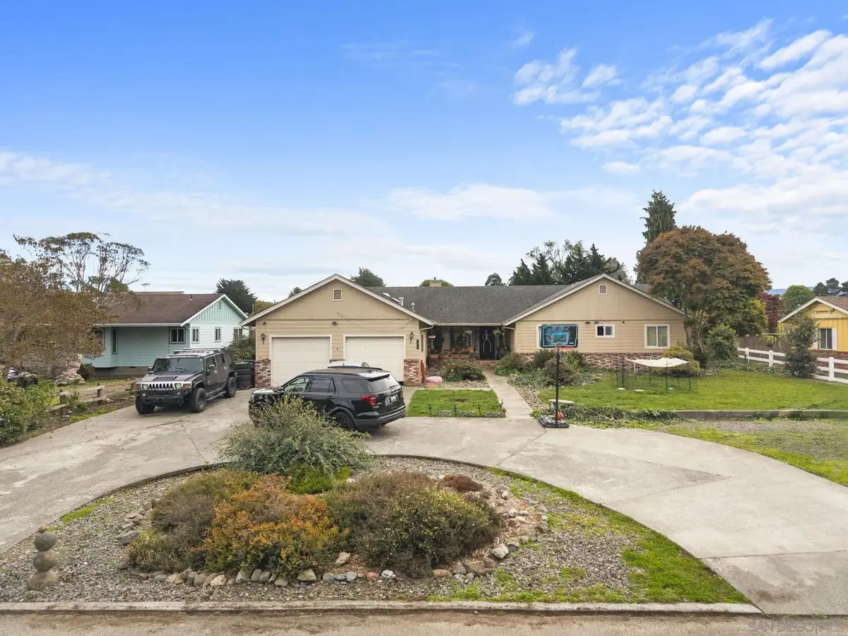 1297 Atterberry Ln, Fortuna, CA 95540 - Image #1