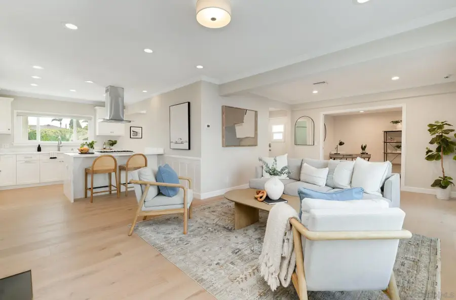 302 E Ave, Coronado, CA 92118 - Image #3