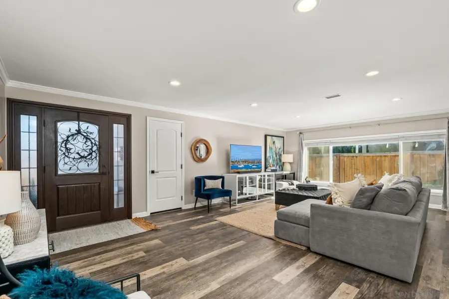 8347 Carlton Oaks Dr., Santee, CA 92071 - Image #2