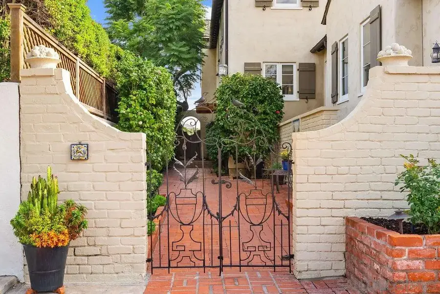 7725 Whitefield Pl, La Jolla, CA 92037 - Image #2