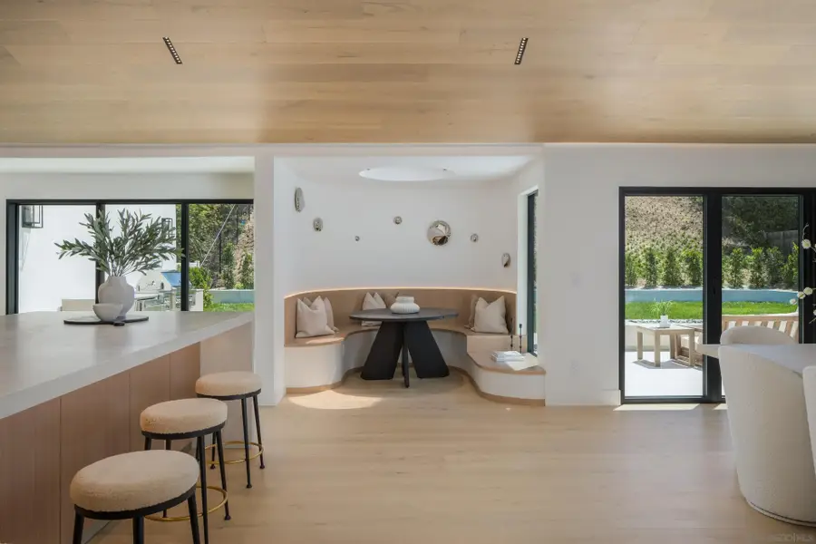 5826 Soledad Mountain Rd, La Jolla, CA 92037 - Image #3