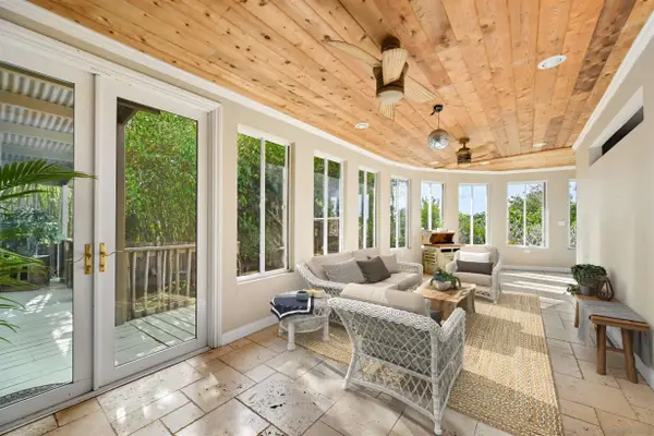 2344 Warmlands Ave, Vista, CA 92084