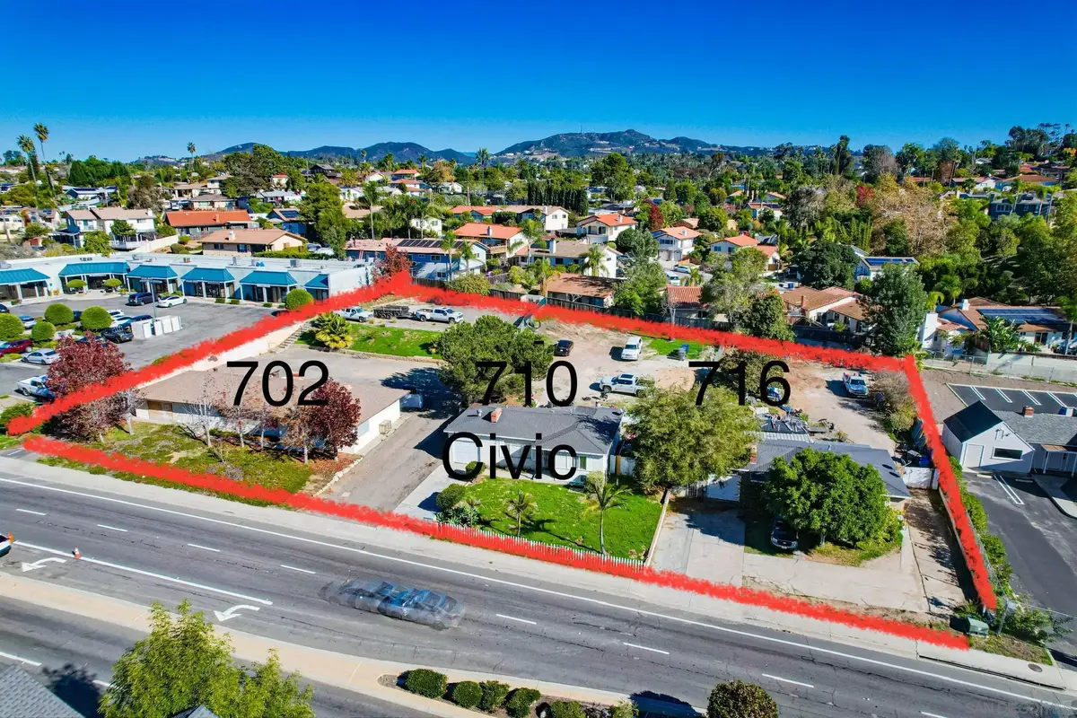 702 Civic Center Dr., Vista, CA 92084 - Image #1