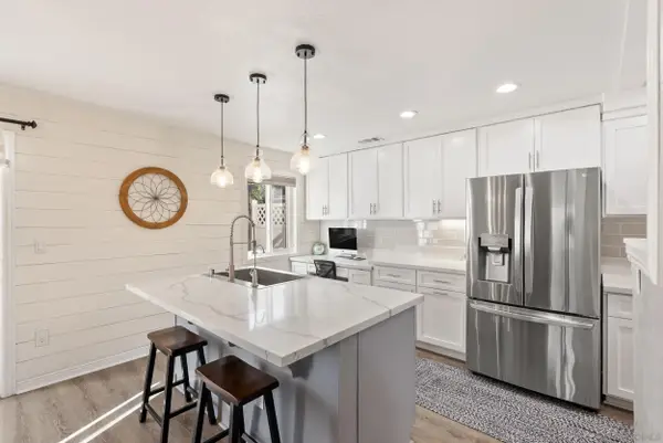 10529 Flora Verda Ct, Santee, CA 92071