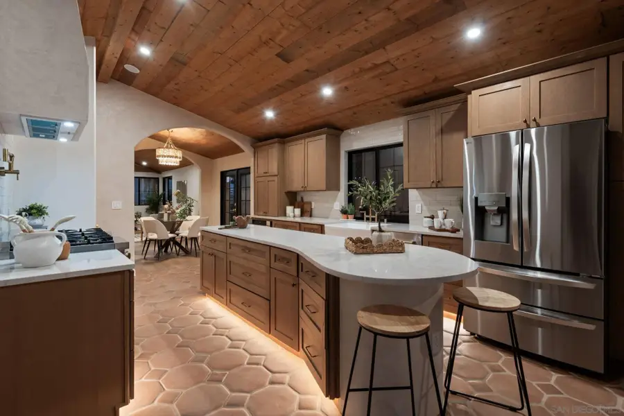 1566 Evergreen St, San Diego, CA 92106 - Image #2