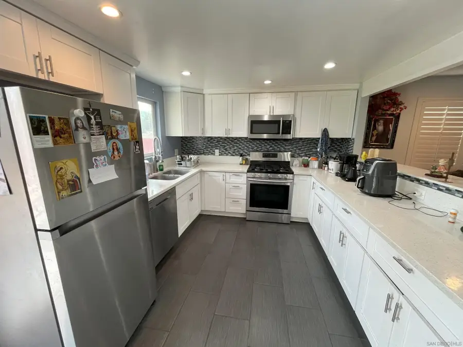 8447 Carlton Oaks Dr, Santee, CA 92071 - Image #2