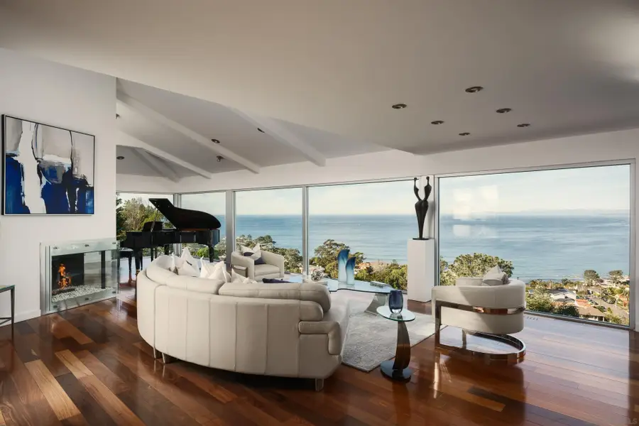 1642 Valdes Dr., La Jolla, CA 92037 - #3