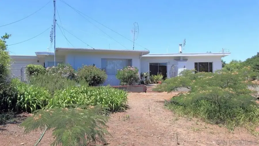 630 Cortez Ave, Vista, CA 92084 - Image #3