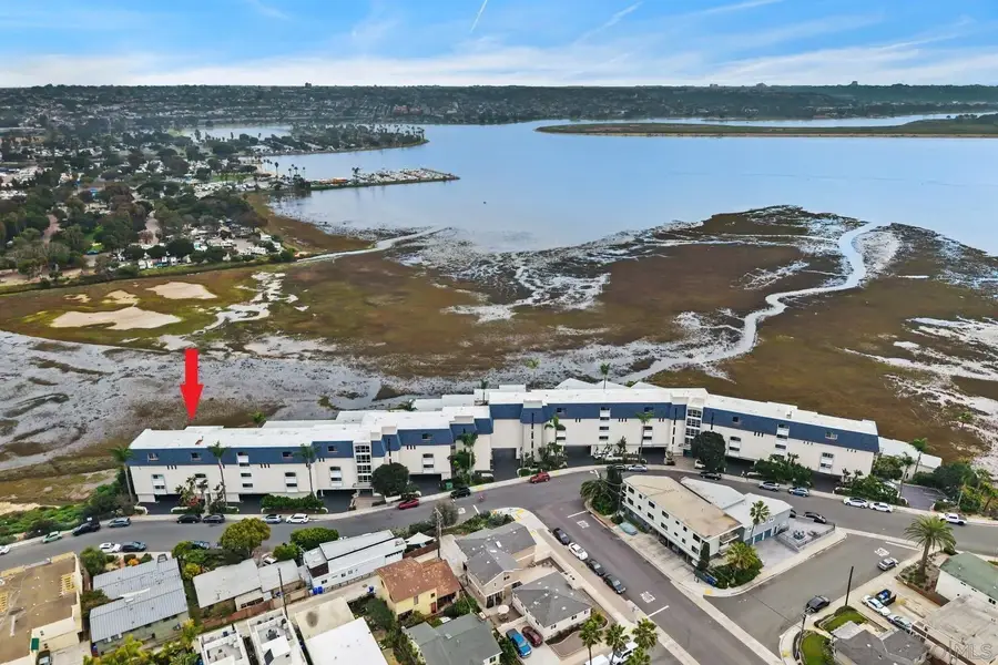 4013 Crown Point Dr #2, San Diego, CA 92109 - Image #2