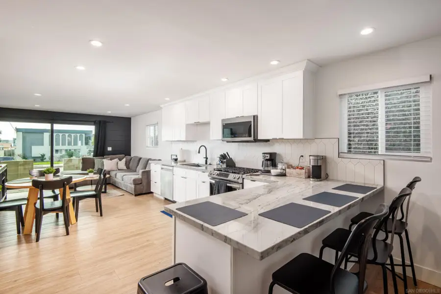 2138-2140 Reed Ave, San Diego, CA 92109 - Image #2