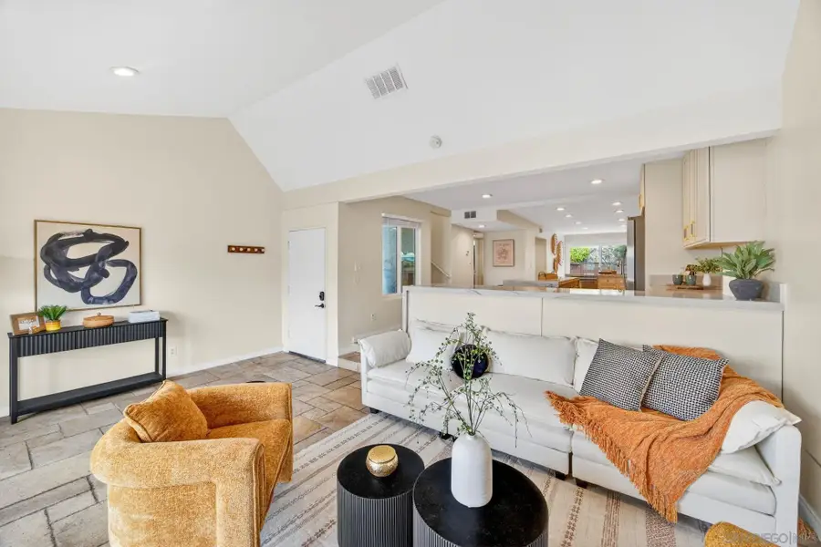 6992 Camino Degrazia, San Diego, CA 92111 - #3