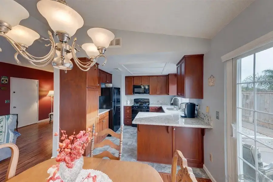 2123 Fiori Dr, Vista, CA 92084 - Image #3