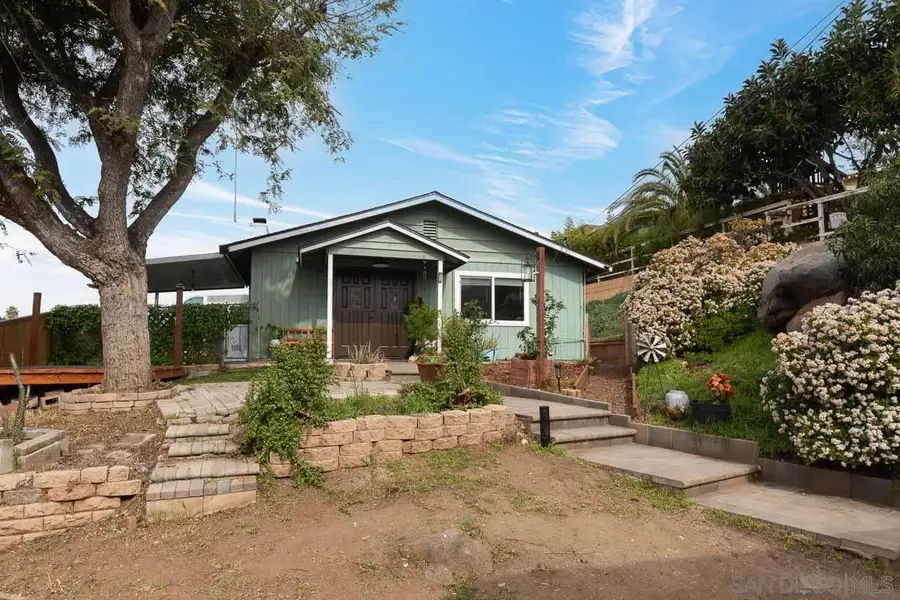 730 Lonsdale Ln, Vista, CA 92084 - Image #2