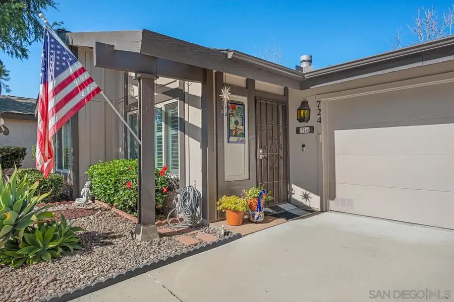 724 Nob Circle, Vista, CA 92084 - Image #2