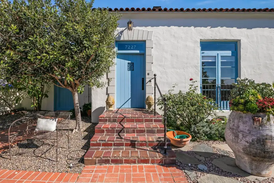 7227 Olivetas Ave, La Jolla, CA 92037 - Image #3