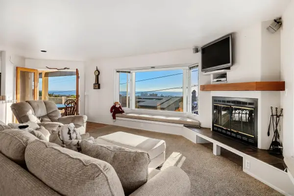 5111 Winsor Drive, Pacific Beach, CA 92019