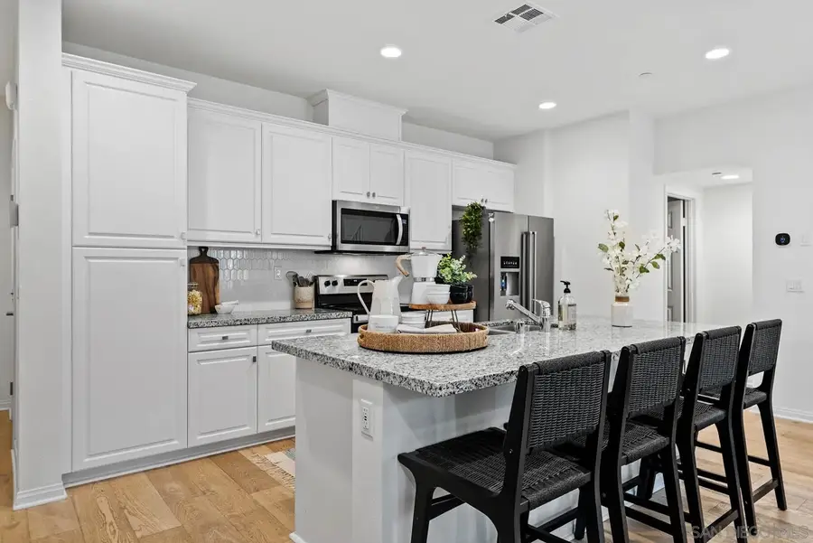 3135 Linwood St, Vista, CA 92081 - #2