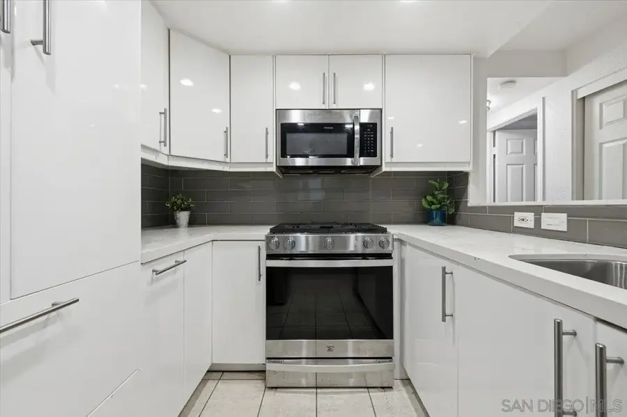 1564 Tanglewood Ln. #18, Escondido, CA 92029 - #3