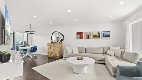 8490 Via Sonoma #10, La Jolla, CA 92037