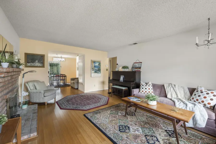 1014 E Bel Air Drive, Vista, CA 92084 - #2