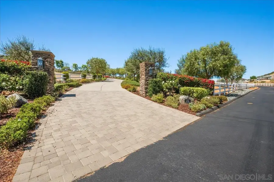 2736 Ortega Rd, Ramona, CA 92065 - #2