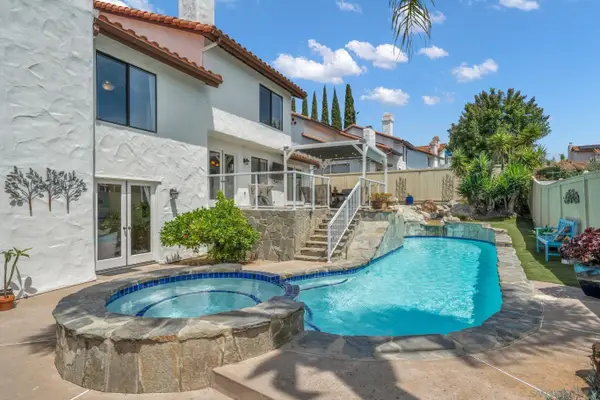 821 Inspiration Ln, Escondido, CA 92025