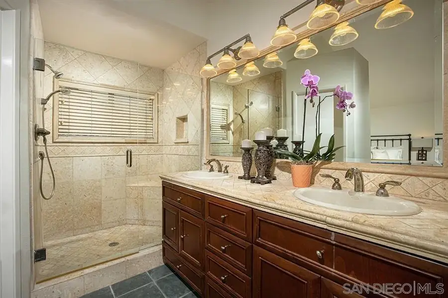 5572 Renaissance Ave. #3, San Diego, CA 92122 - #3