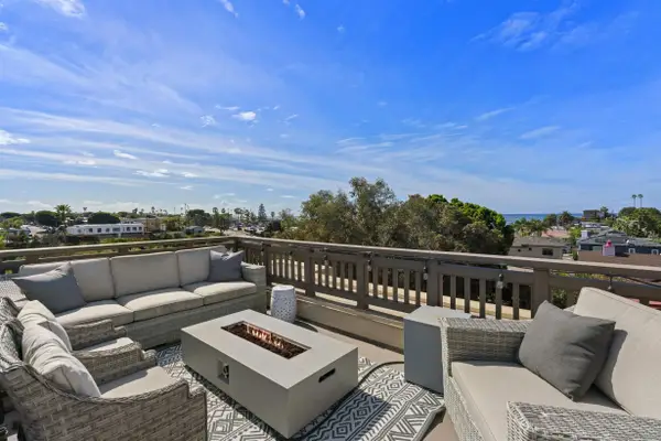 215 2nd St #101, Encinitas, CA 92024