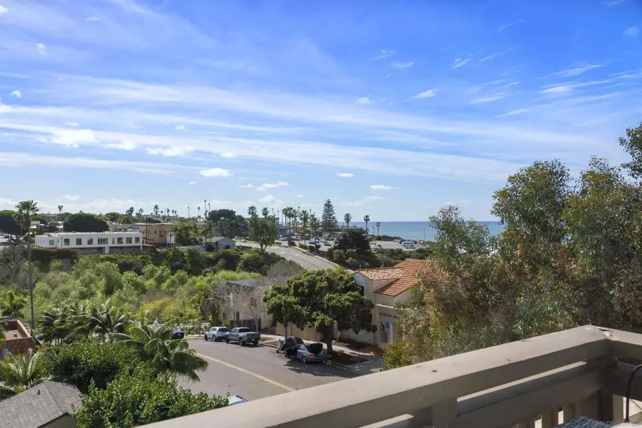 215 2nd St #101, Encinitas, CA 92024 - #3