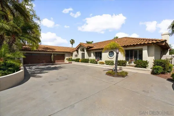328 Montecito Gln, Esondido, CA 92025