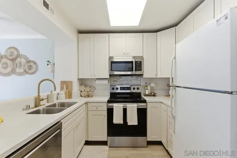 320 Ferrara Way, Vista, CA 92083 - #3