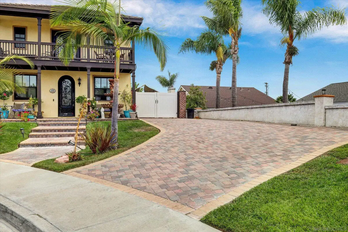 523 Hatherly St, Vista, CA 92083 - #1