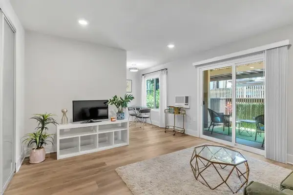 8644 Via Mallorca #F, La Jolla, CA 92037