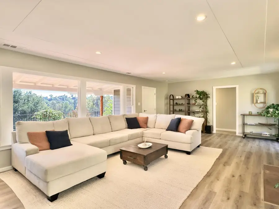 1418 York Dr, Vista, CA 92084 - #3