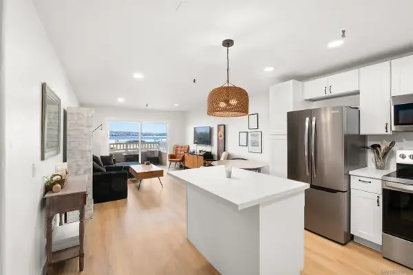 4015 Crown Point #104, San Diego, CA 92109
