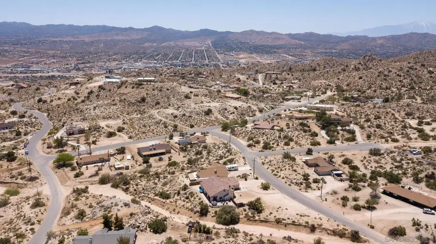 5833 San Rafael Rd, Yucca Valley, CA 92284 - #2
