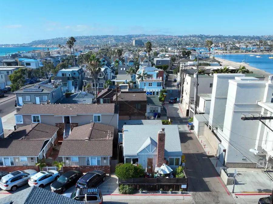 3510 Bayside Lane, San Diego, CA 92109 - #3