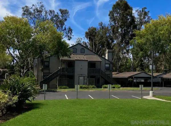 1953 Wellington Ln #4, Vista, CA 92081