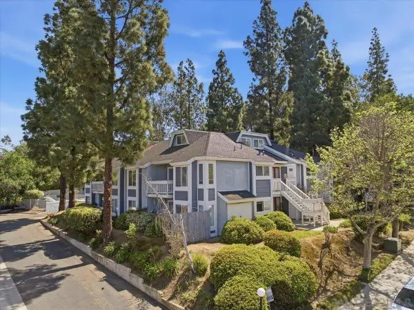 1564 Tanglewood Ln. #18, Escondido, CA 92029