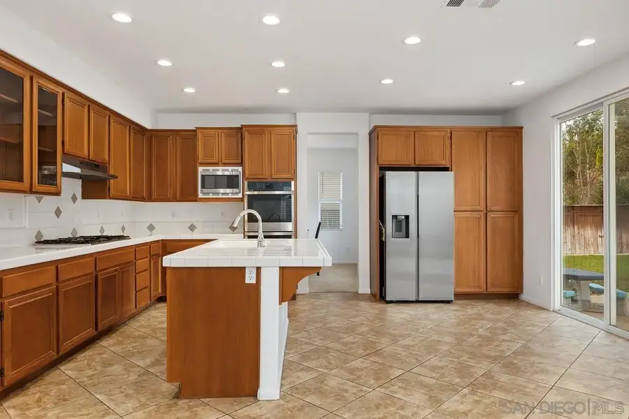 379 Edgewater Dr., San Marcos, CA 92078 - #3