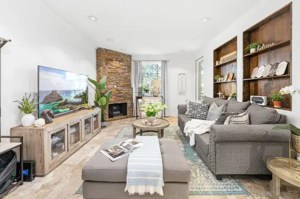 12366 Carmel Country Rd #207, San Diego, CA 92130