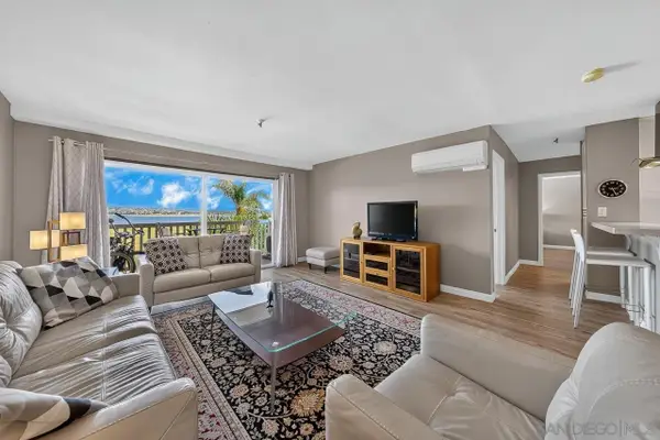 4015 Crown Point Dr. #310, San Diego, CA 92109
