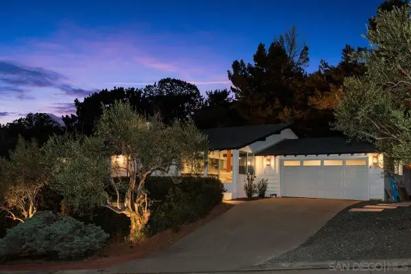 2586 Azure Coast Dr, La Jolla, CA 92037