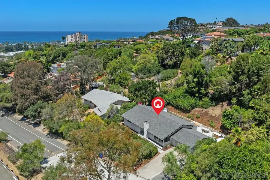 2586 Azure Coast Dr, La Jolla, CA 92037 - #2
