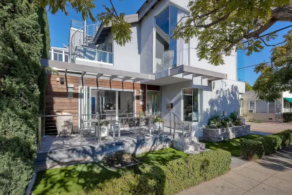 911 9th St, Coronado, CA 92118
