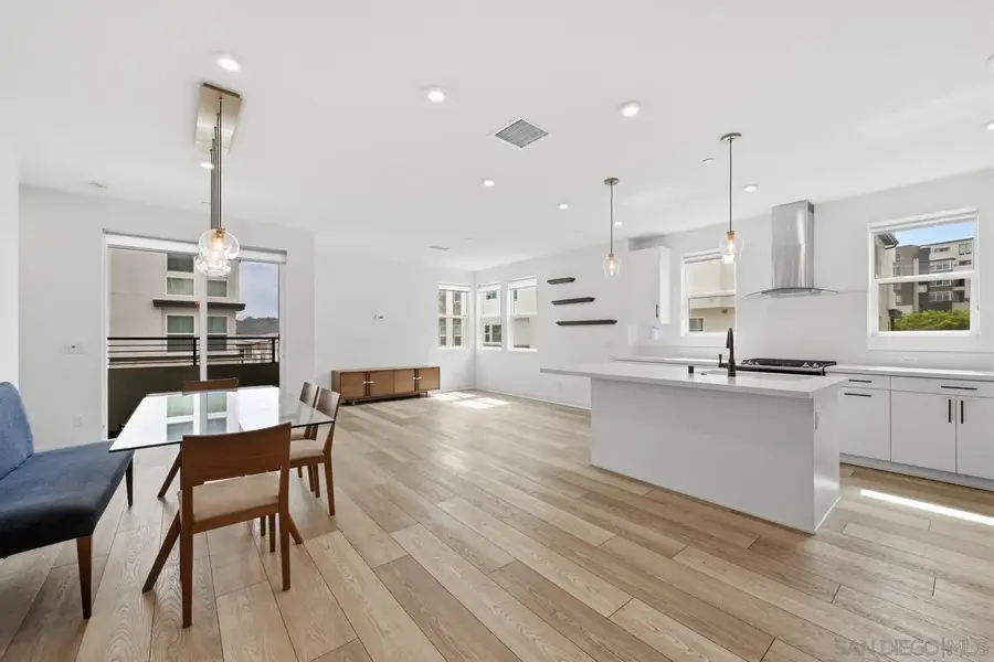 2702 Via Avella, San Diego, CA 92108 - #2