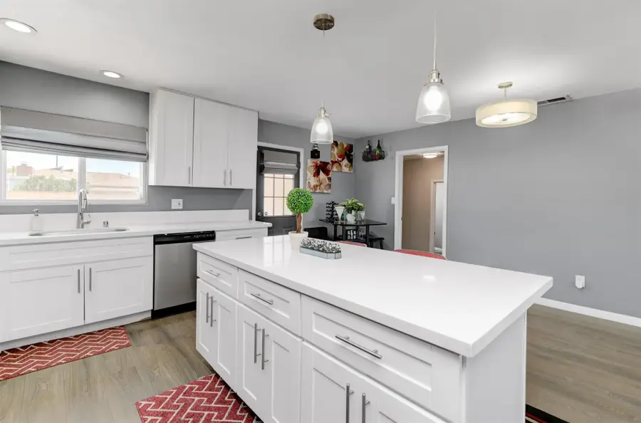 5567 Las Alturas, San Diego, CA 92114 - #3
